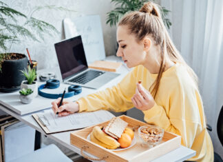 8 Tips to Find Balance Between Part-Time Job and Studies